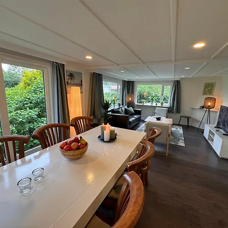 Holidayhouse On Park De Ijsvogel Swimmingpool Restaurant And Facilities Voorthuizen